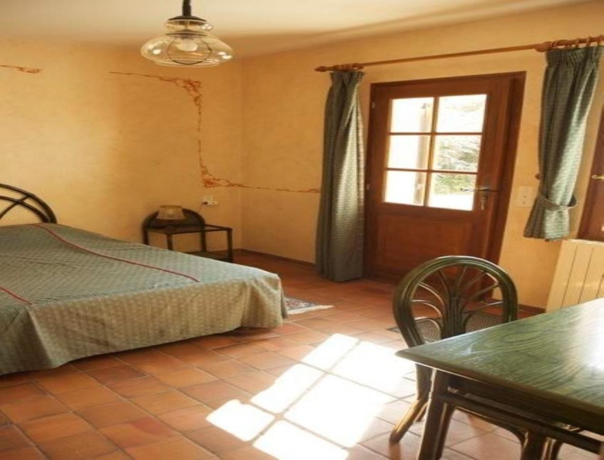 Chambres D'Hotes Les Pierries Vézannes Værelse billede